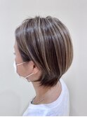 ハイライト丸みショートボブ