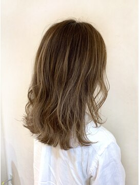 イソラヘアアトリエ(Isola hair atelier) 【Isola】ハイライト×ミディアム　y