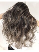 アオアクア バイ グルグル 小岩店(ao akua by GULGUL)&nbsp;アッシュカラー グレージュ×グラデーションハイライト 小岩