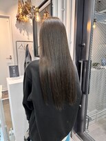 ロカ 表参道(loka)&nbsp;アッシュベージュ/サラ艶ロング[表参道/ブリーチ/ハイライト]Mai