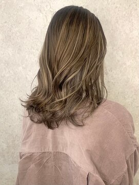 リムレスバイサンク 万代 新潟駅(LIMLESS by cinq) ミルクティーベージュダブルカラーインナーカラー裾カラー