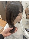 ・オリーブベージュ×小顔ヘア