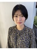 丸みショート前下がりセンターパートハンサムくびれショート
