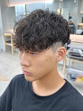 フィフス 栄(fifth) 強めのカールが◎男らしい刈り上げ×スペインカール