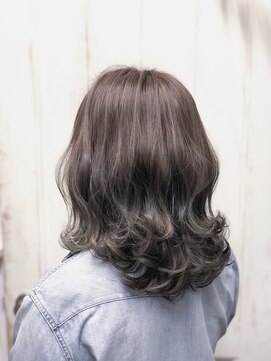 ヘアスペース リズム グリーン(Hair space Rizm green) 極細ハイライトカラー