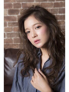 ミエル ヘア 新宿(miel hair) 〈mielhair新宿〉艶カラー　大人ウェーブロング　イルミナ