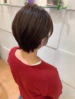 コワフュールエミカ(coiffure EMIKA)&nbsp;大人女性すっきり丸み小顔ショート_ツヤ髪バイオレットベージュ