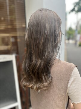 ロイド(Royd.) 柔らかミルキーベージュ　新宿御苑前、四谷三丁目