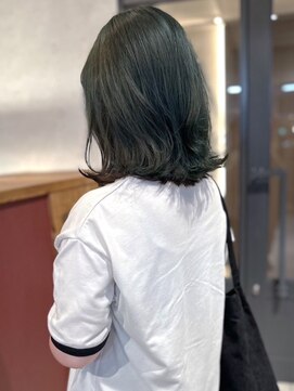 アトリエ(atelier.) 外ハネミディ　ブルージュ　ブルーアッシュカラー　20代30代