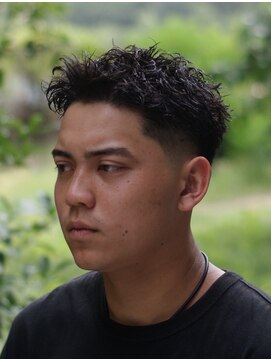 グラッシー(GLASSY) テーパーフェード/ツイストピンパーマ/スパイキーショート：