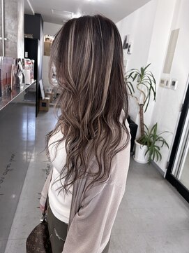 キング 心斎橋店(K!ng) ハイライトカラーミルクティーベージュレイヤーカット