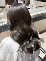 エクラバイナチュラル(eclat by Natural)&nbsp;ダークアッシュ/ツヤ髪/ミディアム/小顔レイヤー/韓国風ゆる巻き