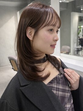 ナナローネス(nana loness) 横顔まで綺麗に見えるレイヤー×透明感ベージュ