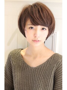 レウナ 外苑前(Reuna) 20代30代40代大人可愛いひし形ショートボブ　小顔ショート