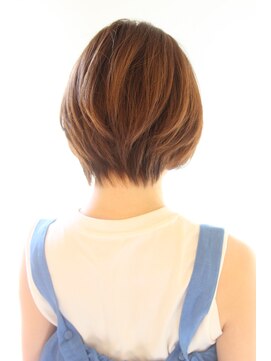 レウナ 外苑前(Reuna) 20代30代40代大人可愛いミニショート 襟足スッキリ