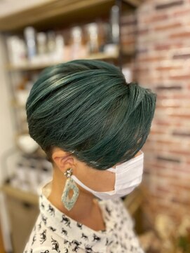 アートアンドヘアーデザイン ダイアリー(Art Hair design Diary) 【Diary】 エメラルドグリーン×ハンサムショート