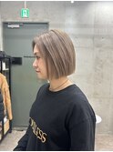 ハイトーンボブ　グレージュカラー　ブリーチあり