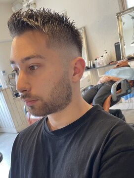 アンティコ(Antico) アップバングショート　フェードカット　フェザーアップ