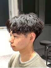 《*髪質に合わせた薬剤でダメージレスに*》クリームパーマを使用し、頭皮ダメージも軽減＊[メンズカット]