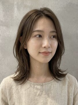 キリ 逗子(kiri) 逗子葉山レイヤーカット前髪長めハッシュレイヤー外ハネ眉毛M368