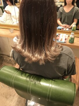 アーツ 町田(arts) ☆　外ハネ　ハイトーンボブ　☆