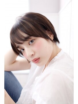 ネオリーブ クーロ(Neolive curro) 頭の形が綺麗に見える★耳掛けショート