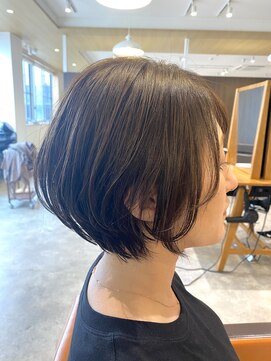 ビスポーク(BESPOKE) 韓国風ヘアスタイルシースルーバングイルチャベンショートボブ