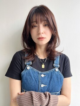 トルネード(TORNADO) 大人女子ミディアムレイヤー前髪あり丸顔面長絶壁エラ張りK1013