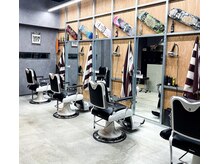 フジヤマバーバーショップ アジト(FUJIYAMA BARBER SHOP ajito)の雰囲気（お仕事帰りにふらりとどうぞ![ショート/フェード/メンズ]）