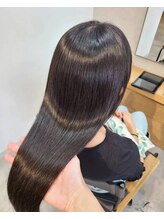 サラサラ質感がやみつきの《髪質改善トリートメント》