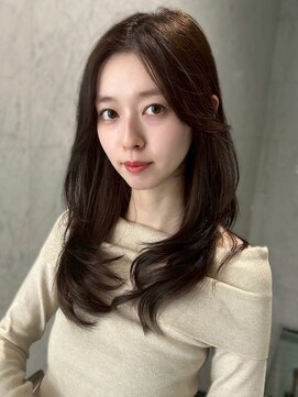 ユーフォリア 銀座本店(Euphoria) センター分け オリーブグレージュ 顔周りカット レイヤーカット