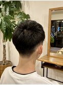 ノーパート、ツーブロック ショート。