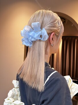 ハイトーン　ベージュ　ヘアアレンジ　ヘアセット