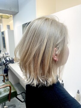 リンク(Lin9) ボブ/外はね/ブリーチ/ベージュ