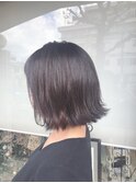 ダークカラー切りっぱなしボブ
