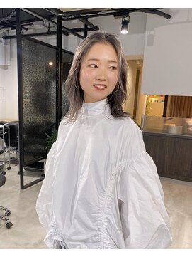 アリーズ シブヤ(ALLYS shibuya) 淡いシルキーグレーカラー。