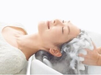 ヘアーアンドライフ シキ(HAIR & LIFE SHIKI)の写真/《古川/ヘッドスパ》頭皮から髪質改善＊リピーター多数の極上マッサージで癒しのひとときを…