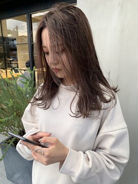 ニキータ(Nikiita) 【Nikiita女子】センターパートロング B28601