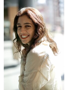 ジョニー ワンノート(Johnny Onenote) 透けベージュ×無造作ウェーブ