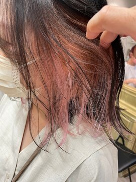 コワファーストナガサキシャンプーボーイ(COIFF1RST NAGASAKI SHAMPOO BOY) ハイトーンインナーカラー