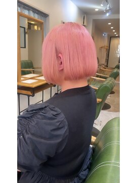 サミット ウル(SUMMIT ulu.) 【ulu hana】ホワイトピンク×ぱっつん前下がりボブ