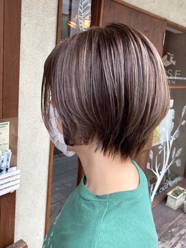 ケースプラスグリーン(CASE+GREEN) ◎ハイライト×ショートボブ