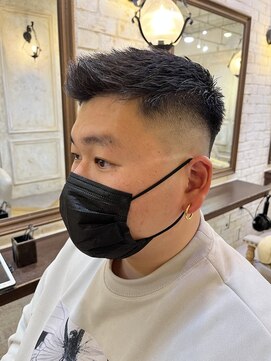 カリーナ(Carina) ★キシタクヘアー★スキンフェード(ハイフェード)