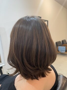 デュアル(Dual.) くびれボブ、グレージュカラー