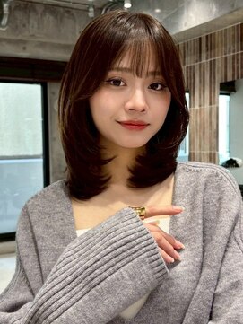 ファルベ(Farbe) 黒髪　クラゲヘアー　オリーブグレー　小顔　ココアベージュ