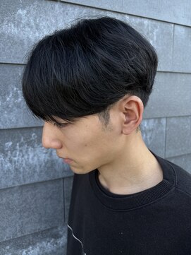 ヒュイル バイ ニアウ(Hwyl by Niau) MEN’S HAIRセンターパートスパイラルパーマニュアンスパーマ