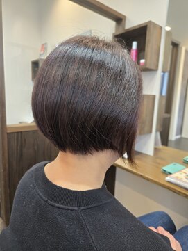 Miss Atena 萩店【髪質改善/ヘッドスパ/ショート】 髪質改善トリートメントでナチュラルにおさまる前下がりショート