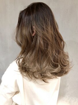 アイティー バイ アルバム 中野店(IT by ALBUM) ホワイトパールグラデーション_ローライトスリークボブ_ba287511