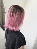 根元の黒い部分を残したピンクバレイヤージュ