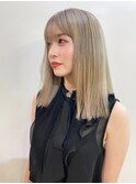 ワイドなバングでストレートできめるハイトーン★